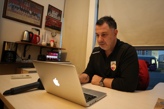 Bellona Kayseri Basketbol Başantrenörü Ayhan Avcı AA'nın "Yılın Fotoğrafları" oylamasına katıldı