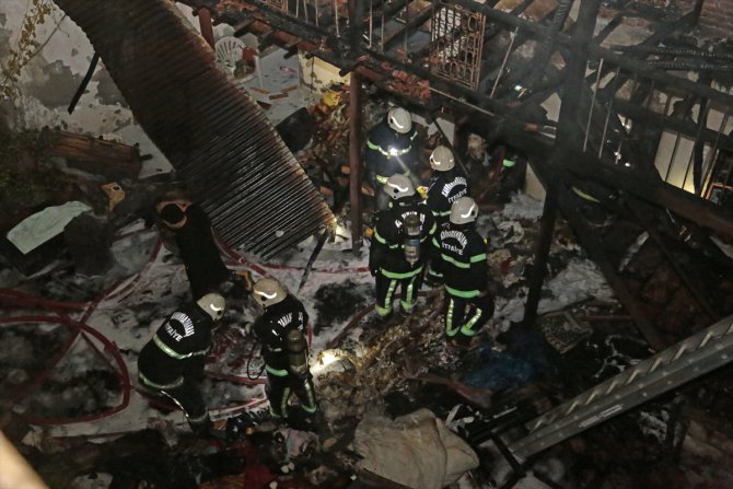 Kahramanmaraş'ta tüp patlaması sonucu ahşap ev yandı