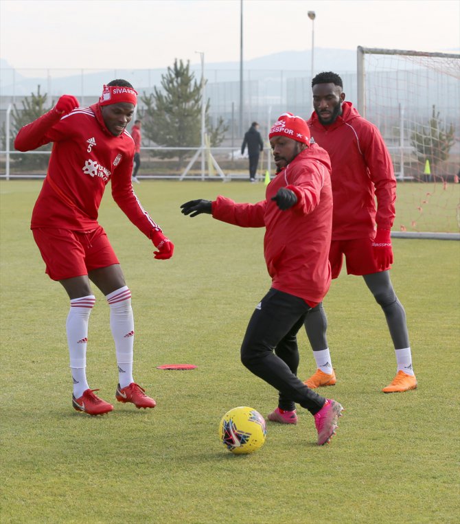 Sivassporlu Mamadou Samassa: "Lider olmamız bizi mutlu ediyor"
