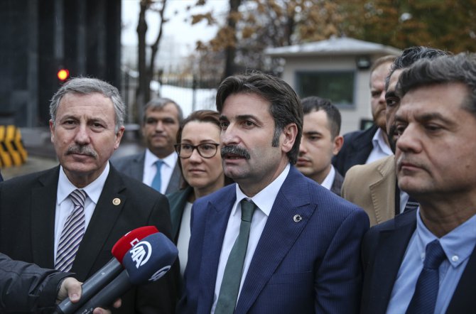 Eski milletvekili Ayhan Sefer Üstün yeni partinin kurulduğunu duyurdu