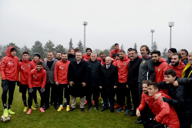 Eskişehirspor Teknik Direktörü Demirbakan: "Kazanmak başarmak değildir"