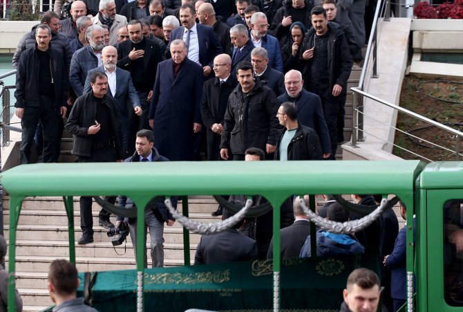 Cumhurbaşkanı Erdoğan, cuma namazını Marmara Üniversitesi İlahiyat Fakültesi Camisi'nde kıldı