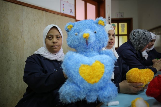 Gazzeli gençler, girişimleriyle down sendromluları topluma kazandırıyor