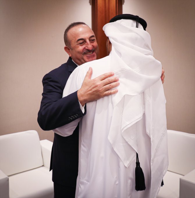 Bakan Çavuşoğlu'nun Katar'daki diplomasi trafiği sürüyor