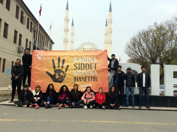 Iğdır'da üniversite öğrencileri, kadına şiddete karşı pedal çevirdi