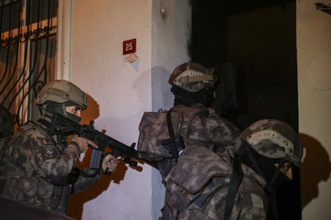 İstanbul'da uyuşturucu satıcılarına yönelik operasyonda 103 şüpheli gözaltına alındı