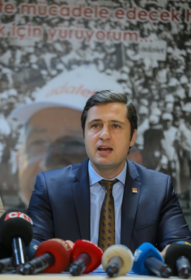 CHP'den FETÖ suçlamasıyla tutuklanan Urla Belediye Başkanı Oğuz'a destek