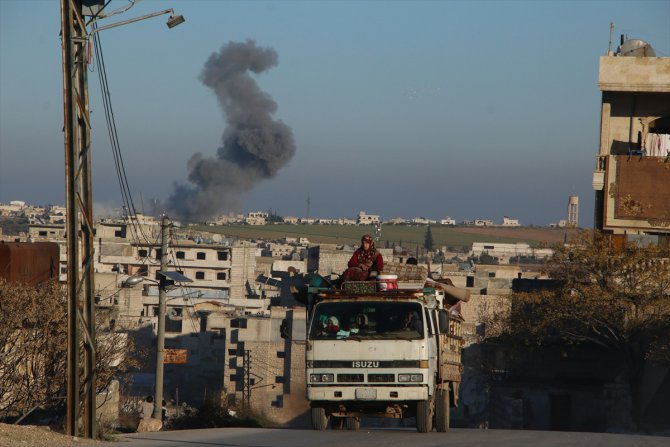 GÜNCELLEME - Esed rejiminden İdlib'e hava ve kara saldırıları: 22 ölü
