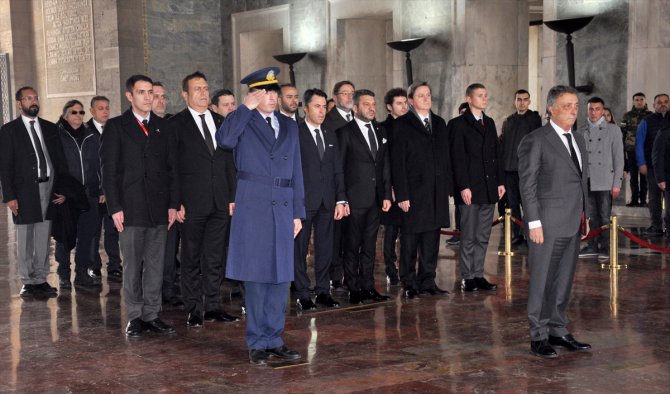 Beşiktaş'ta başkan Ahmet Nur Çebi ve yöneticiler Anıtkabir'i ziyaret etti