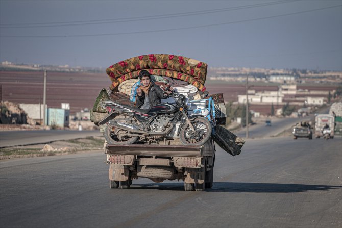 İdlib'de son 24 saatte 12 bin sivil yerinden edildi