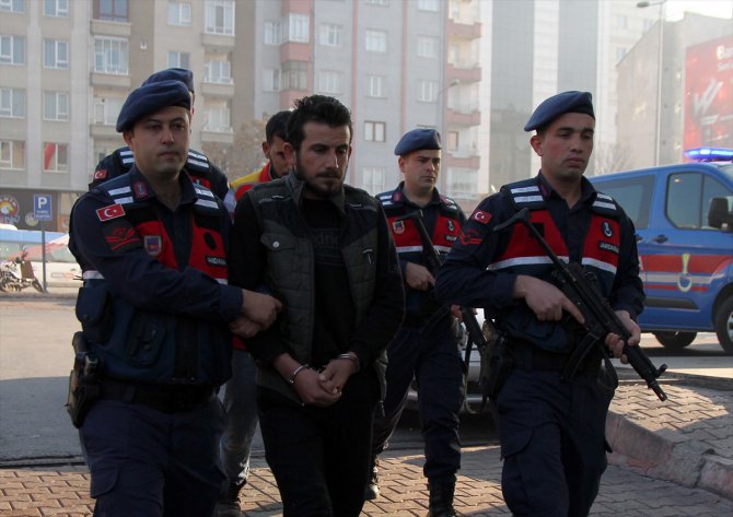 Kayseri'de DEAŞ operasyonunda yakalanan 5 zanlıdan 2'si tutuklandı