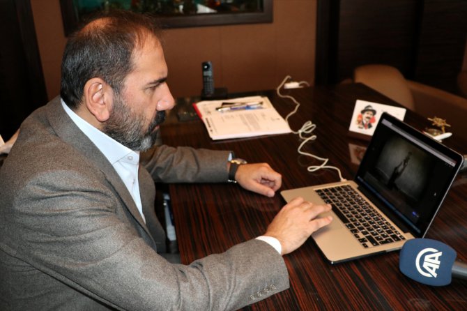 Sivasspor Başkanı Otyakmaz'ın tercihi "Millilerden asker selamı" oldu