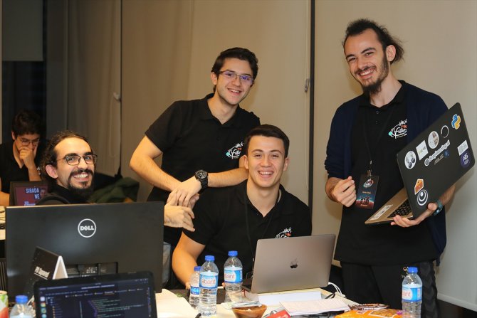 VakıfBank'ın "Hack to the Future" yarışmasında gençler geleceği kodladı