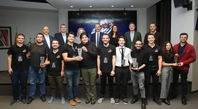 VakıfBank'ın "Hack to the Future" yarışmasında gençler geleceği kodladı
