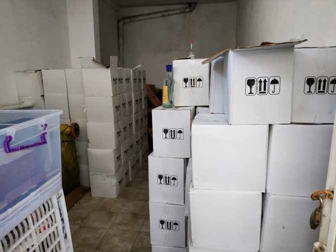 Alanya'da yılbaşı öncesinde 2 bin 484 şişe kaçak ve sahte içki ele geçirildi