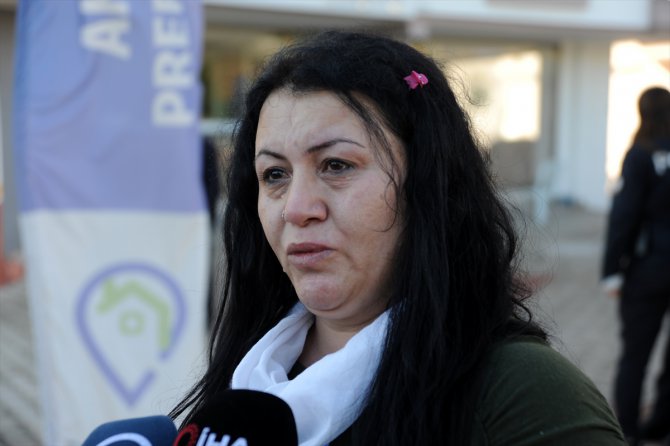 Antalya'da bir kadın tahliye kararı çıkarılan iş yerindeki eşyalara zarar verdi