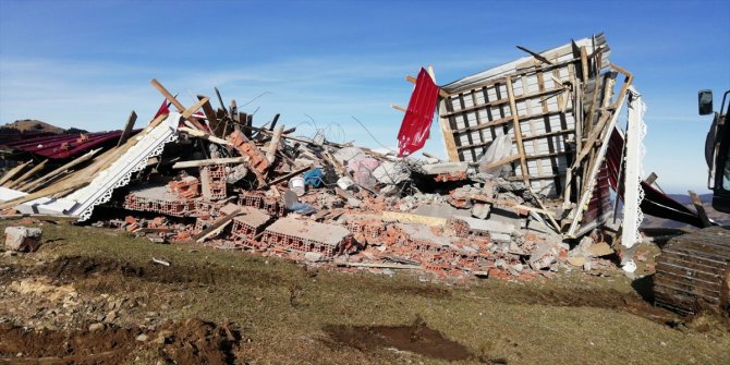 Trabzon'da yayladaki 5 kaçak yapı yıkıldı