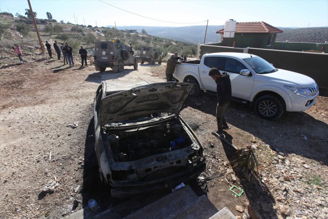 Yahudi yerleşimciler Batı Şeria'da Filistinlilere ait 2 aracı yaktı