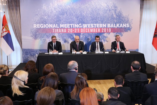 Batı Balkan ülkelerinin liderleri Arnavutluk'ta bir araya geldi