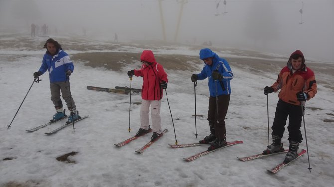 Muşlu öğrenciler ilk kayak deneyimini Uludağ'da yaşadı