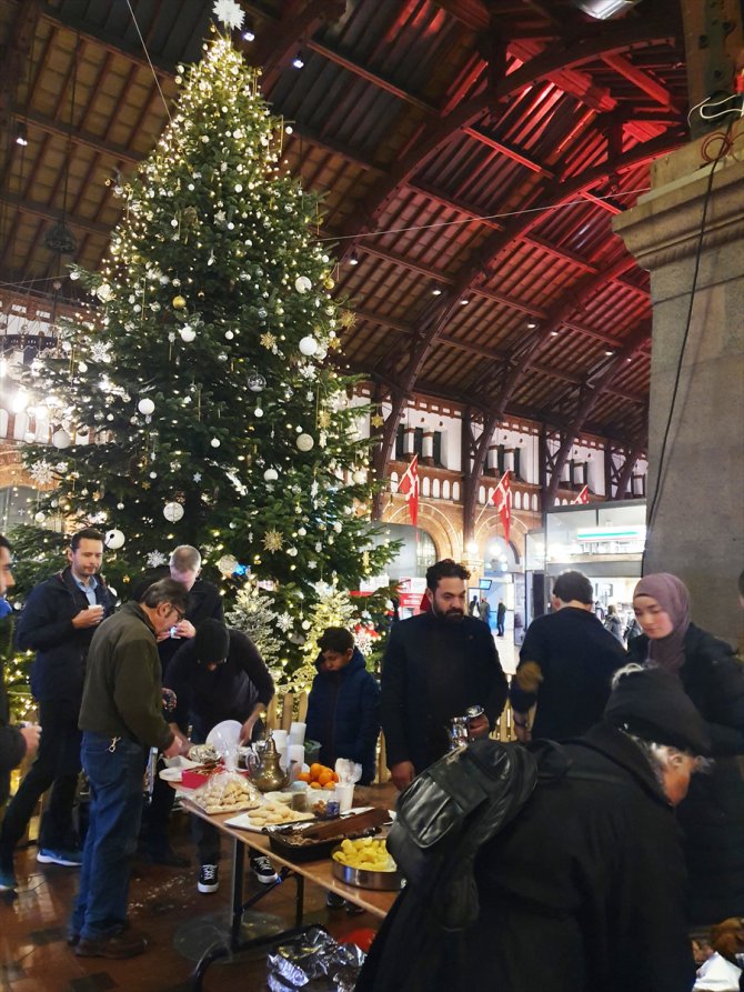 Danimarka'da Müslümanlardan Noel yemeği ikramı
