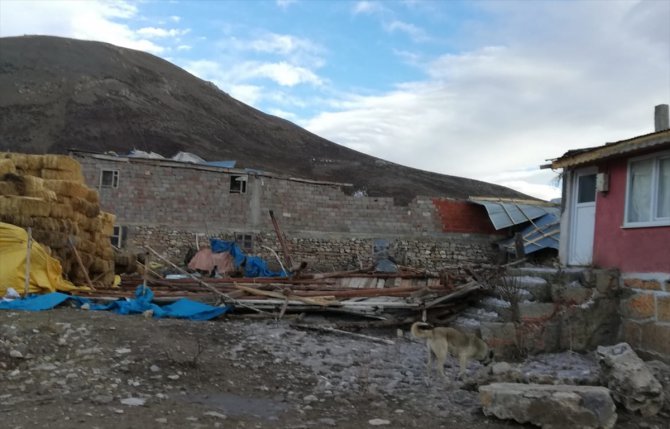 Erzincan'da şiddetli rüzgar hasara yol açtı
