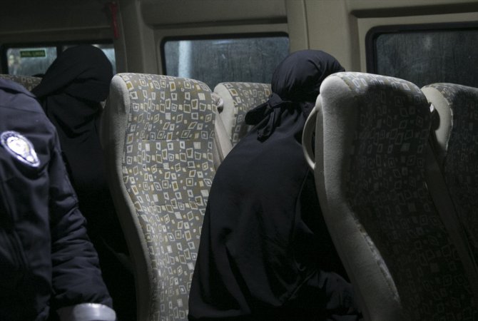 Hol Kampı'ndan kaçan DEAŞ'lı 7 kadın Hatay'da teslim oldu