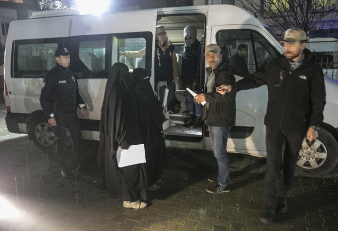 Hol Kampı'ndan kaçan DEAŞ'lı 7 kadın Hatay'da teslim oldu