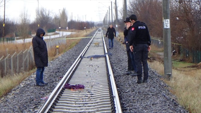 GÜNCELLEME - Kütahya'da demir yolunda cesedi bulunan kadının kimliği belirlendi