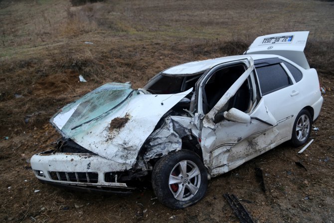 Kastamonu'da 2 otomobil çarpıştı: 1 ölü, 2 yaralı