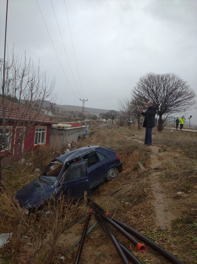 Kırıkkale'de otomobil şarampole devrildi: 1 ölü, 2 yaralı