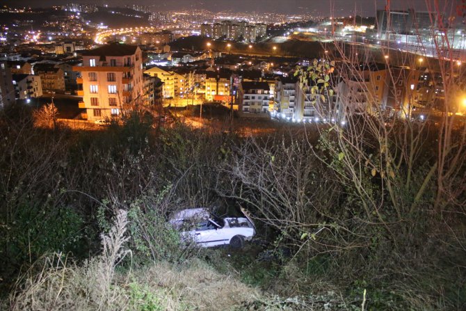 Kocaeli'de otomobil şarampole devrildi: 3 yaralı