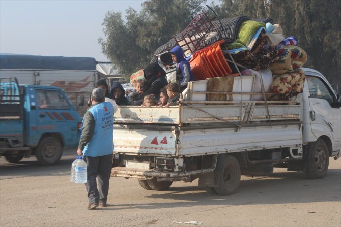 TDV'den göç yolundaki Suriyelilere yardım eli