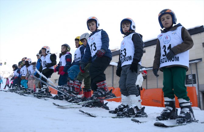 Geleceğin şampiyon kayakçıları Palandöken'de yetişiyor