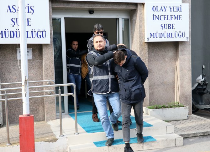 İzmir'deki kuyumcu soygununun ardından yakalanan 4 zanlı adliyeye sevk edildi