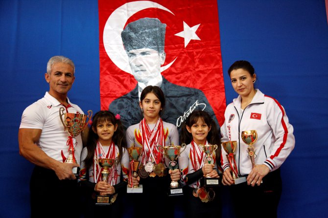 SPORCU AİLELER - Milli takım antrenörü anne babanın, madalya avcısı şampiyon çocukları