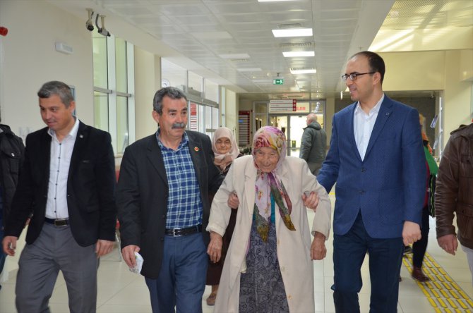 Manisalı 90 yaşındaki kadın 2 katlı evini hastaneye bağışladı