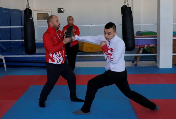 Zayıflamak için başladığı karatede Balkan şampiyonu oldu