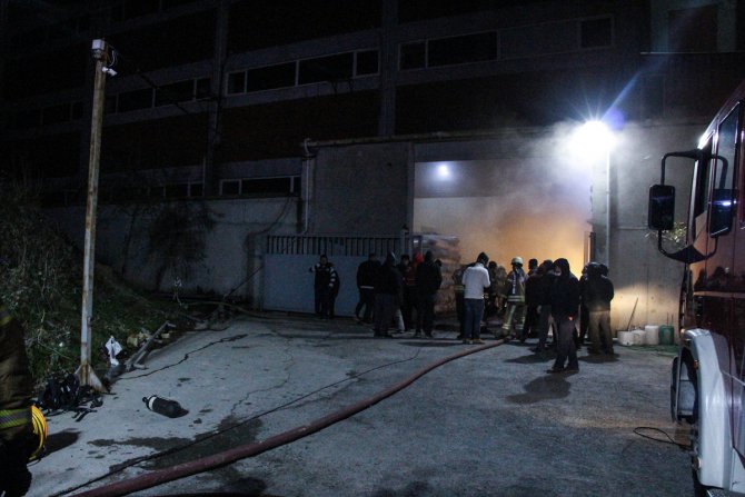 GÜNCELLEME - Arnavutköy'de kumaş fabrikasında yangın