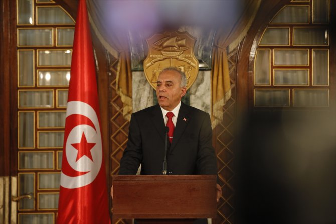 Tunus'ta hükümeti kurmakla görevlendirilen Cemli, kabine listesini Cumhurbaşkanı'na sundu