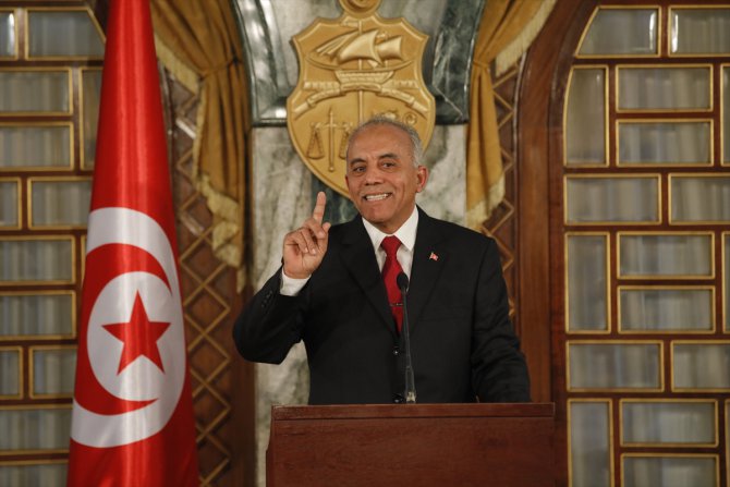 Tunus'ta hükümeti kurmakla görevlendirilen Cemli, kabine listesini Cumhurbaşkanı'na sundu