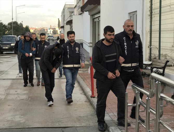 Adana'da bir kişiyi yaralayıp polise ateş açtığı iddiasıyla 5 şüpheli yakalandı