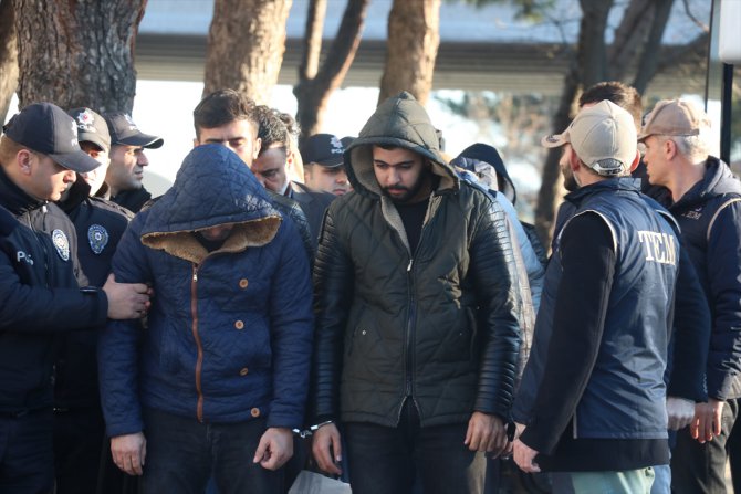 Balıkesir'deki DEAŞ operasyonunda yakalanan 11 zanlı adliyeye sevk edildi