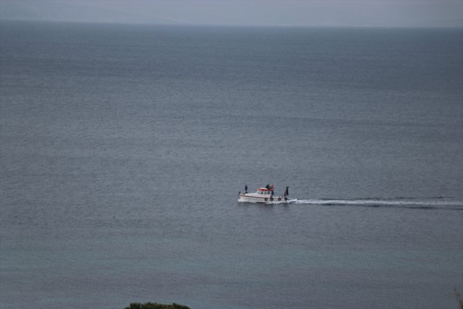 GÜNCELLEME 2 - İzmir'de Sahil Güvenlik botu ile düzensiz göçmenleri taşıyan bot çarpıştı