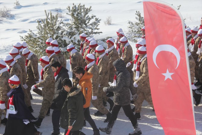 Bakan Pakdemirli Sarıkamış'ta "Türkiye Şehitleriyle Yürüyor" etkinliğinde konuştu: