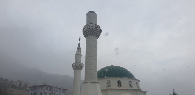 Marmara Adası'nda minarenin külahı fırtına nedeniyle yıkıldı