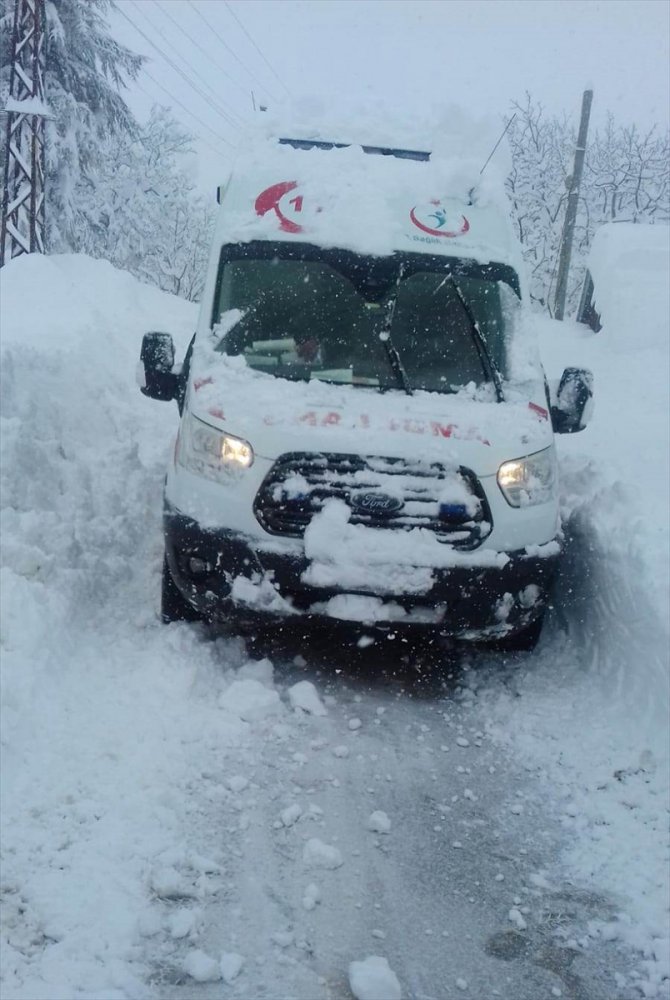 Mersin'de kar nedeniyle ulaşılamayan hasta çocuklar için ekipler seferber oldu