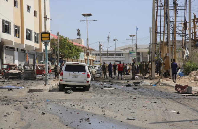 GÜNCELLEME 2 - Somali'de meclis binası yakınında bombalı saldırı