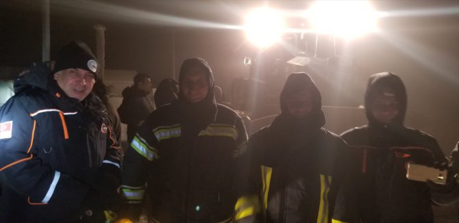 Aydın'da karda mahsur kalan 2 teknisyen kurtarıldı