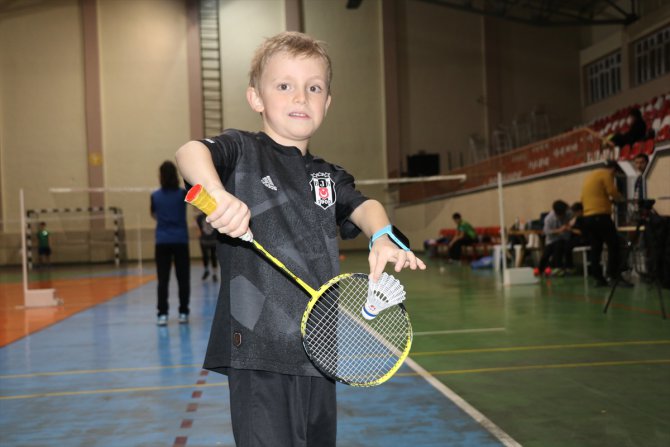 Badmintonda aile boyu başarı hedefliyorlar